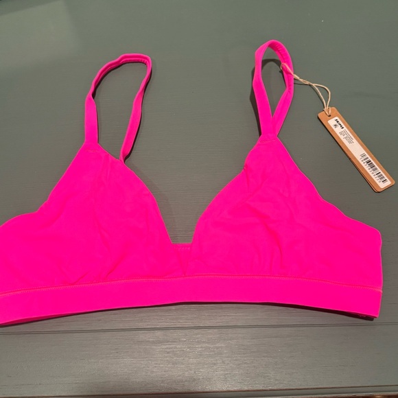 BNWT Skims Fits Everybody Triangle Bralette - Neon Pink - Small *EXTREMELY RARE* - Picture 4 of 5